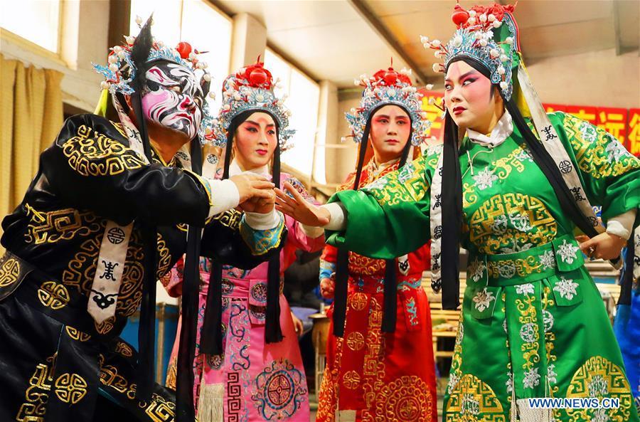 Jin opera actors perform during a dress rehearsal in Jingxing County, north China\'s Hebei Province, Dec. 28, 2018. Actors of the local Jin opera troupe are busy rehearsing for performances to greet the upcoming new year. (Xinhua/Zhang Xiuke)