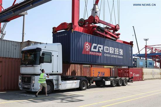 A cargo container of China Railway Express train is loaded on a truck at Eurokombi terminal in Hamburg, Germany, on May 29, 2018. (Xinhua/Shan Yuqi)